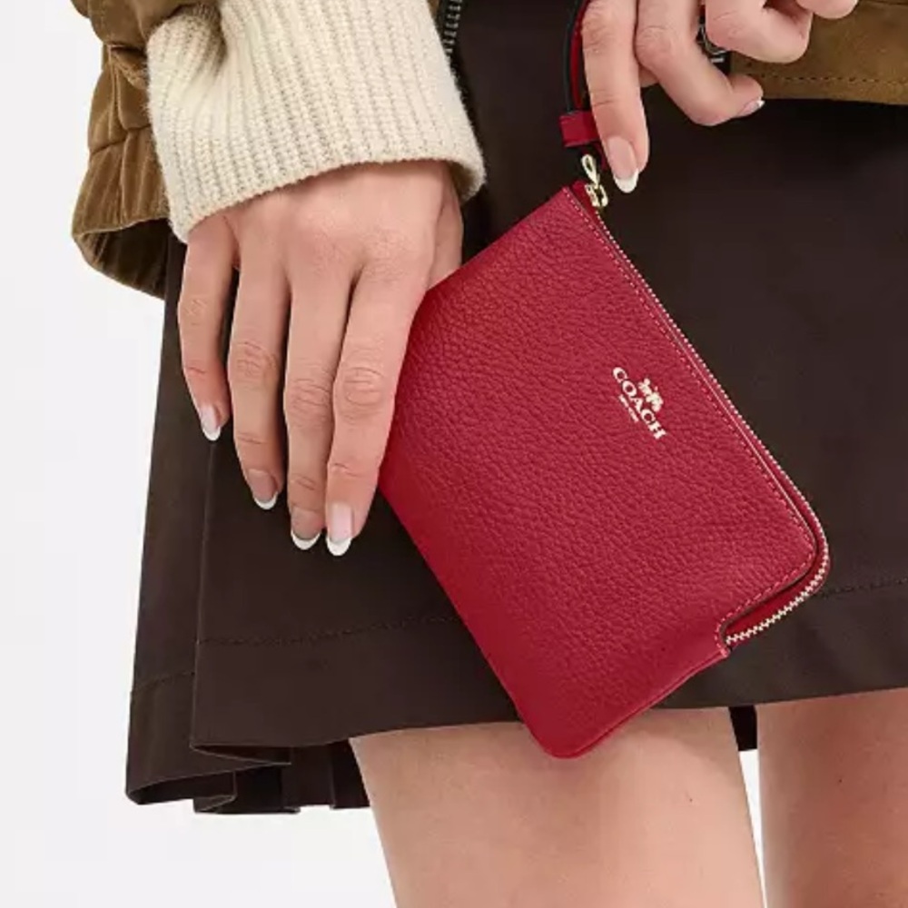 ELECTRIC RED COACH LARGE CORNER ZIP WRISTLET NWT